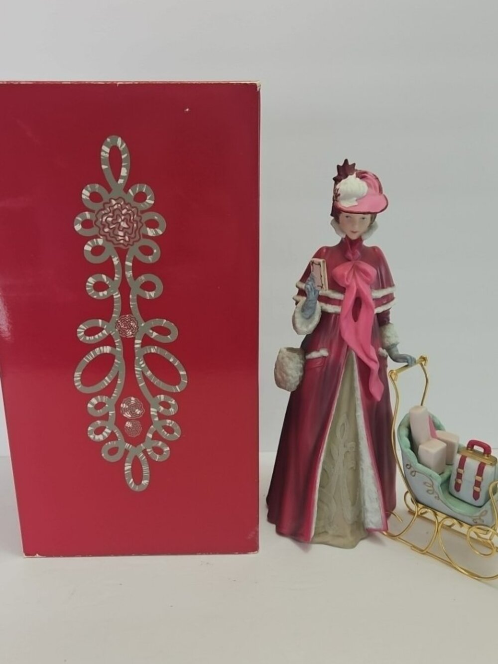 AVON NIB 1989 MRS. ALBEE PRESIDENT'S CLUB AWARD PROCELAIN FIG-W/SLEIGH FIGURE